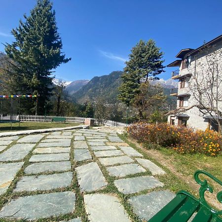 Aloka Resort Manāli Екстериор снимка
