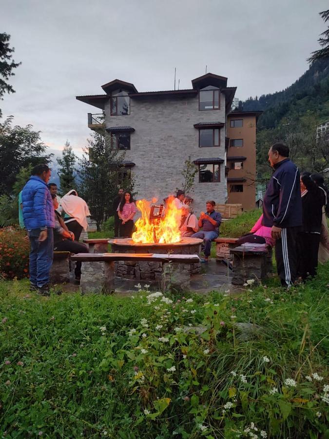 Aloka Resort Manāli Екстериор снимка