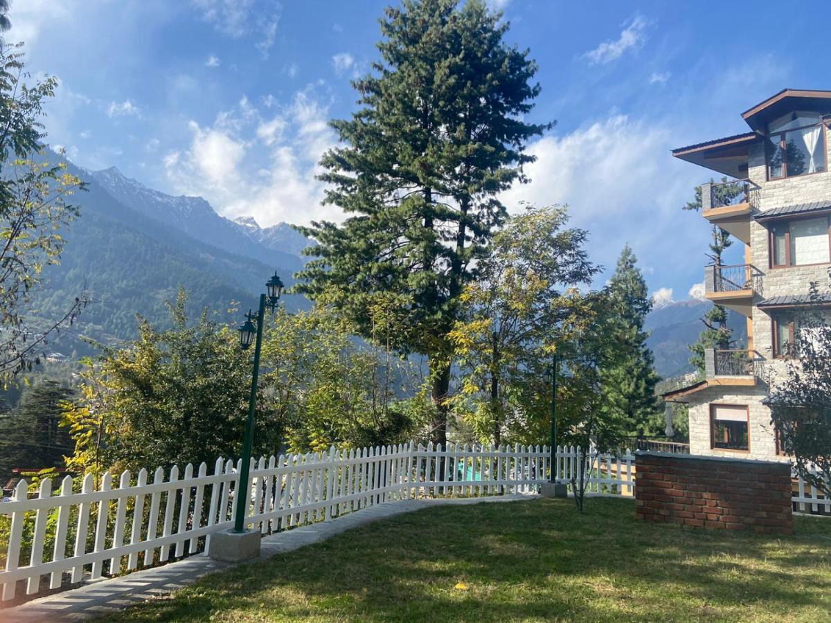 Aloka Resort Manāli Екстериор снимка